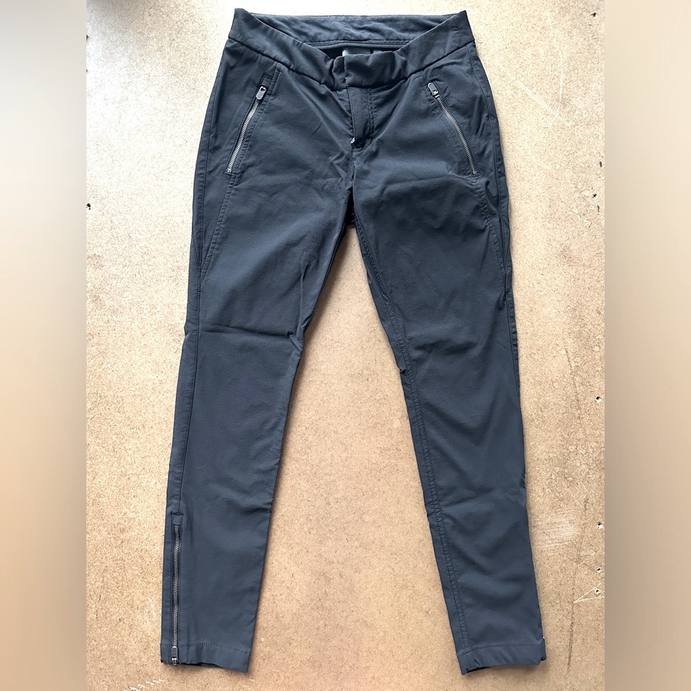 SALE✨ Athleta Wander Utility Pants with Zipper Pockets 2P EUC